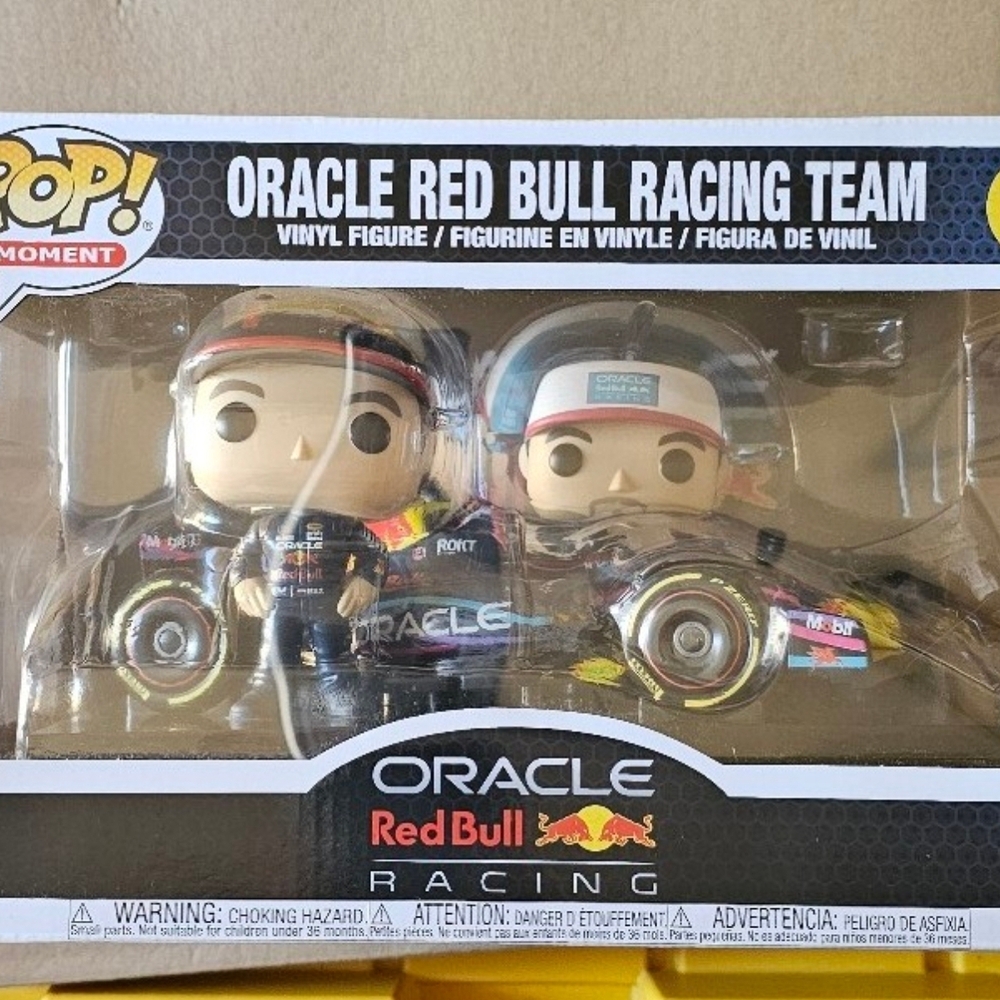 Oracle Red Bull Racing Team Vinyl Figures